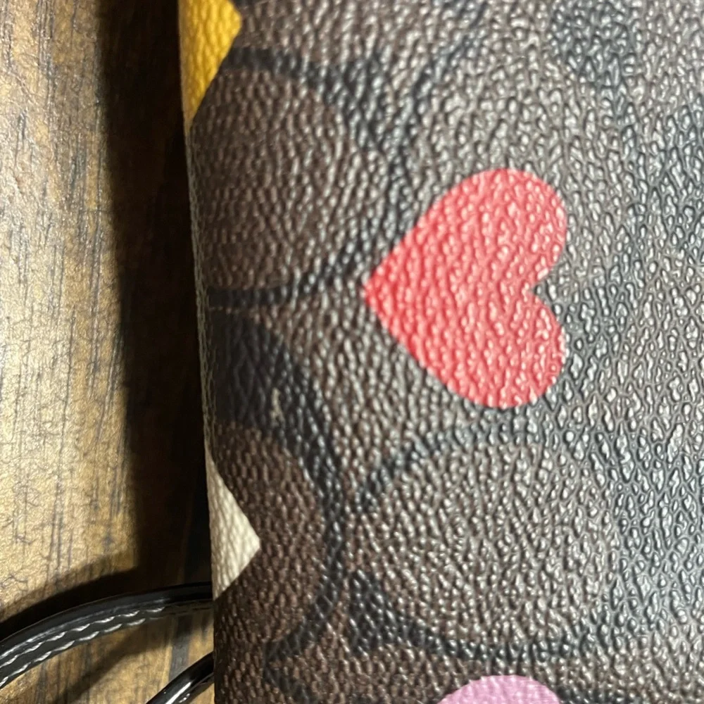 Coach heart wristlet - Picture 8 of 8